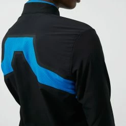 Jlindeberg J.Lindeberg KV Hybrid Golf Wind Jacket 10 Jlindeberg J.Lindeberg KV Hybrid Golf Wind Jacket -Golf Clothing Shop J.Lindeberg SS22 KV Hybrid Golf Jacket GMOW05623 9999 Code WTLIN018 M Black Skydiver Model 2