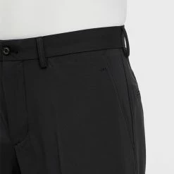 Jlindeberg J.Lindeberg Somle Golf Shorts -Golf Clothing Shop J.Lindeberg SS21 Somle Shorts GMPA03812 Code TSLIN008 Black White Model 3