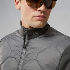 Jlindeberg J.Lindeberg Quilt Hybrid Thermal Golf Wind Jacket -Golf Clothing Shop J.Lindenberg Quilt Hybrid Jacket AMOW07063 U133 WTLIN046 Grey Model 2